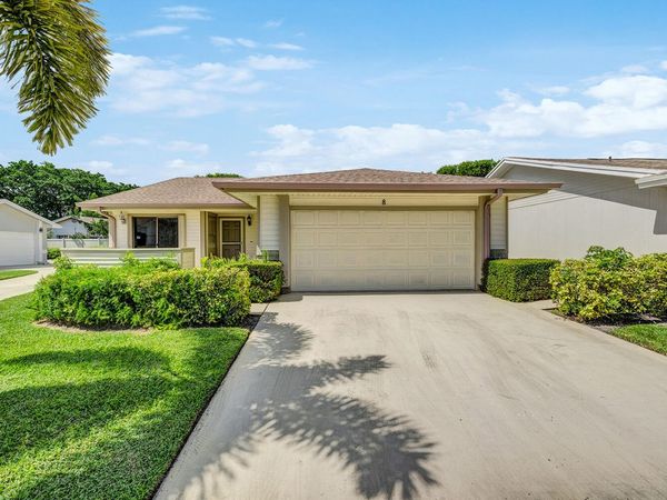 8 Eaton Place, Boynton Beach, FL 33426