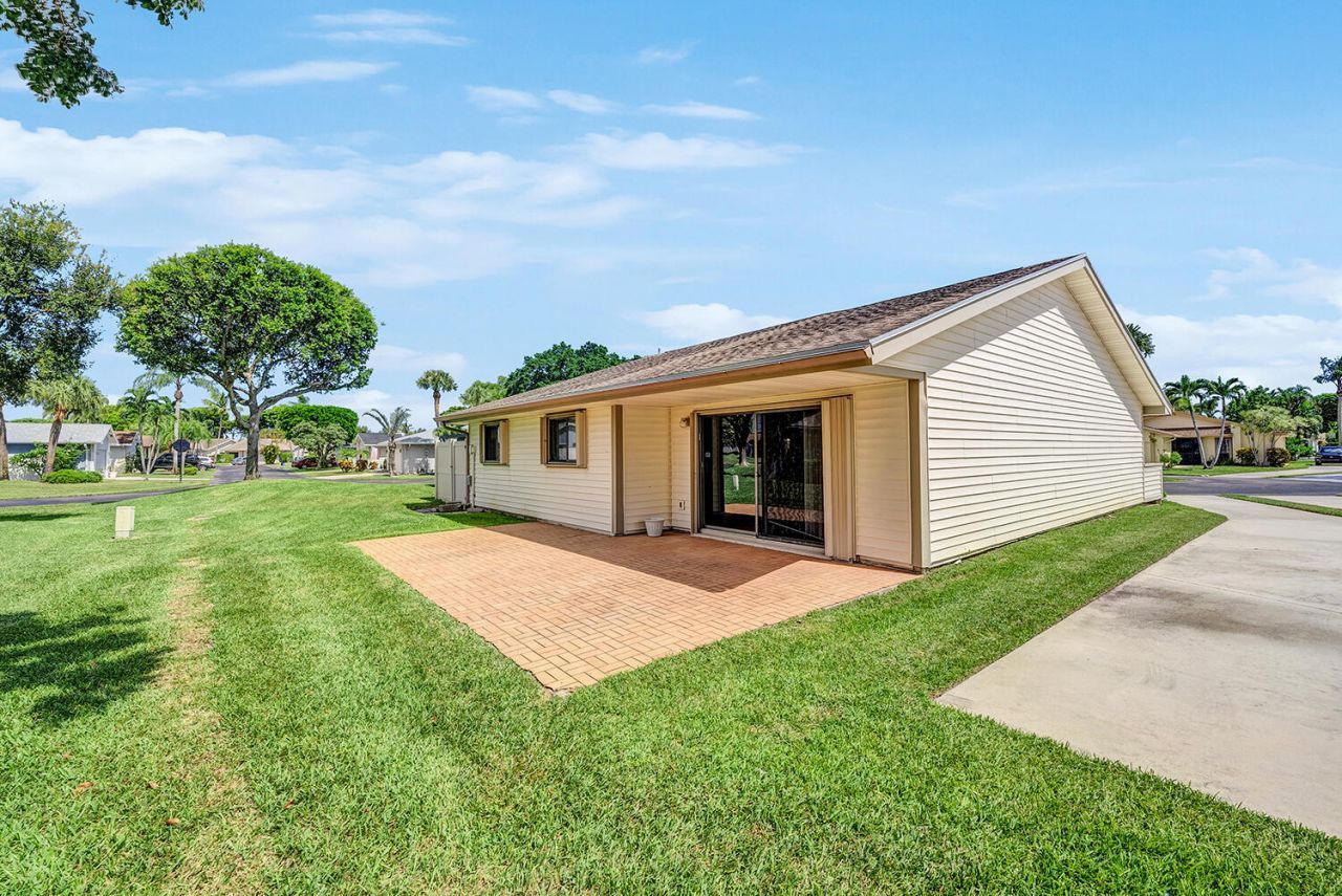8 Eaton Place, Boynton Beach, FL 33426 Photo