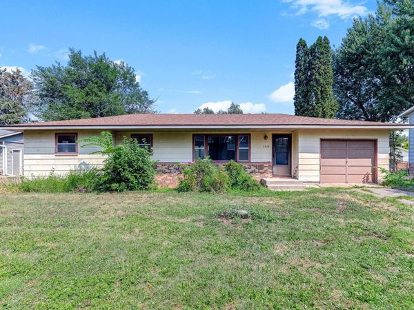 1334 21st Street W, Hastings, MN 55033