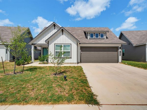 325 Doss DR, Rockdale, TX 76567