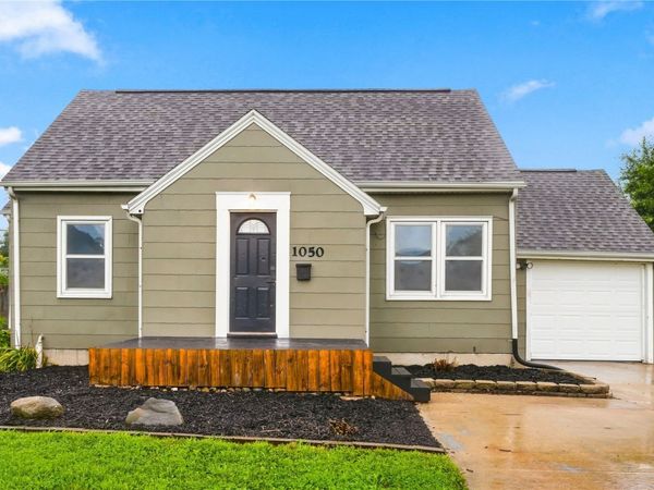 1050 27th St NE, Cedar Rapids, IA 52402