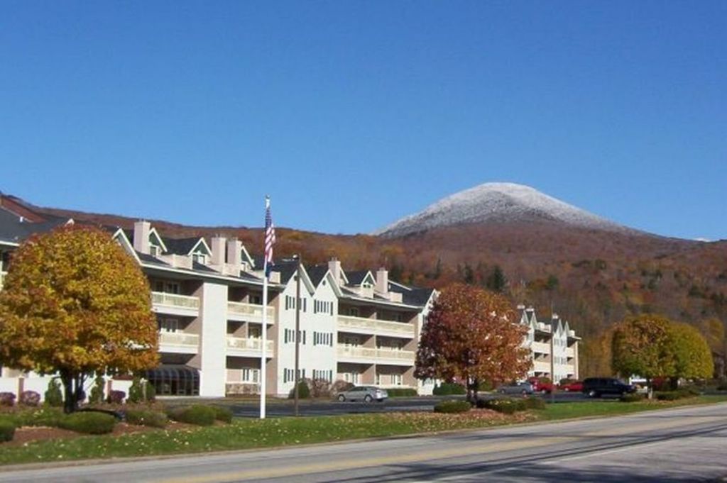 227 Main Street, Unit 219, Lincoln, NH 03251 Main Photo