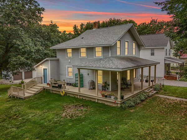 48 Marion Street, Hillsdale, MI 49242