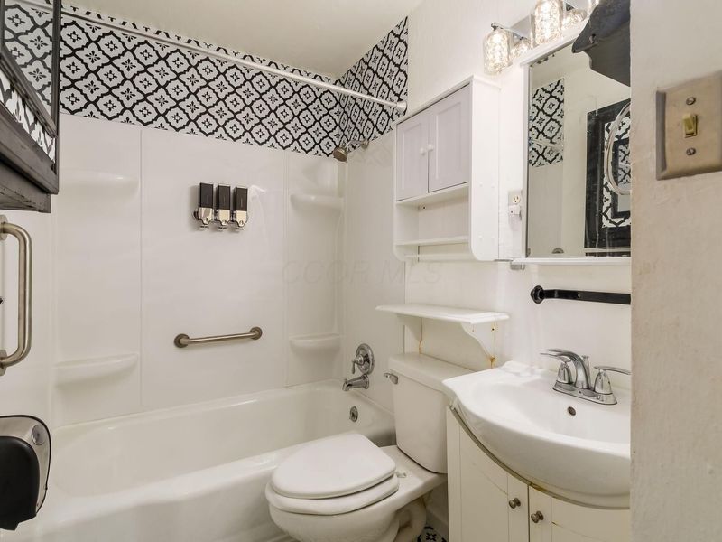 1018 E 19th Avenue , Columbus, OH 43211 Photo 22
