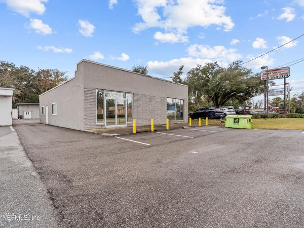 6424 BEACH Boulevard, Jacksonville, FL 32216