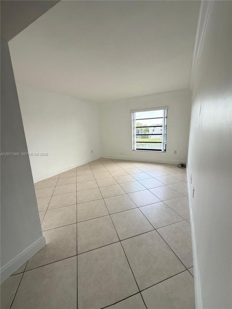 1350 SW 122nd Ave, Unit 404, Miami, FL 33184 Photo