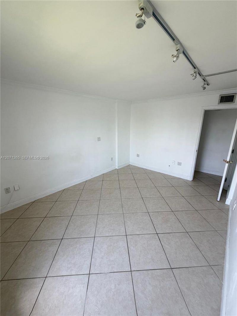 1350 SW 122nd Ave, Unit 404, Miami, FL 33184 Photo