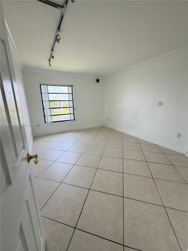 1350 SW 122nd Ave, Unit 404, Miami, FL 33184 Photo