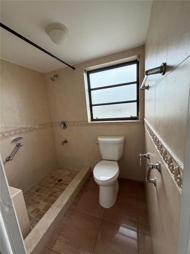 1350 SW 122nd Ave, Unit 404, Miami, FL 33184 Photo