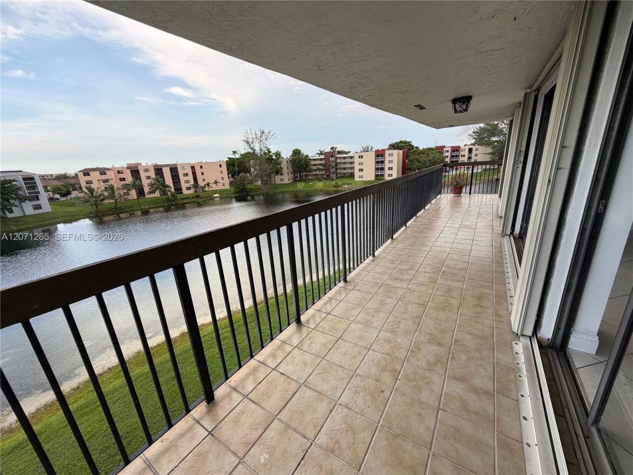1350 SW 122nd Ave, Unit 404, Miami, FL 33184 Photo