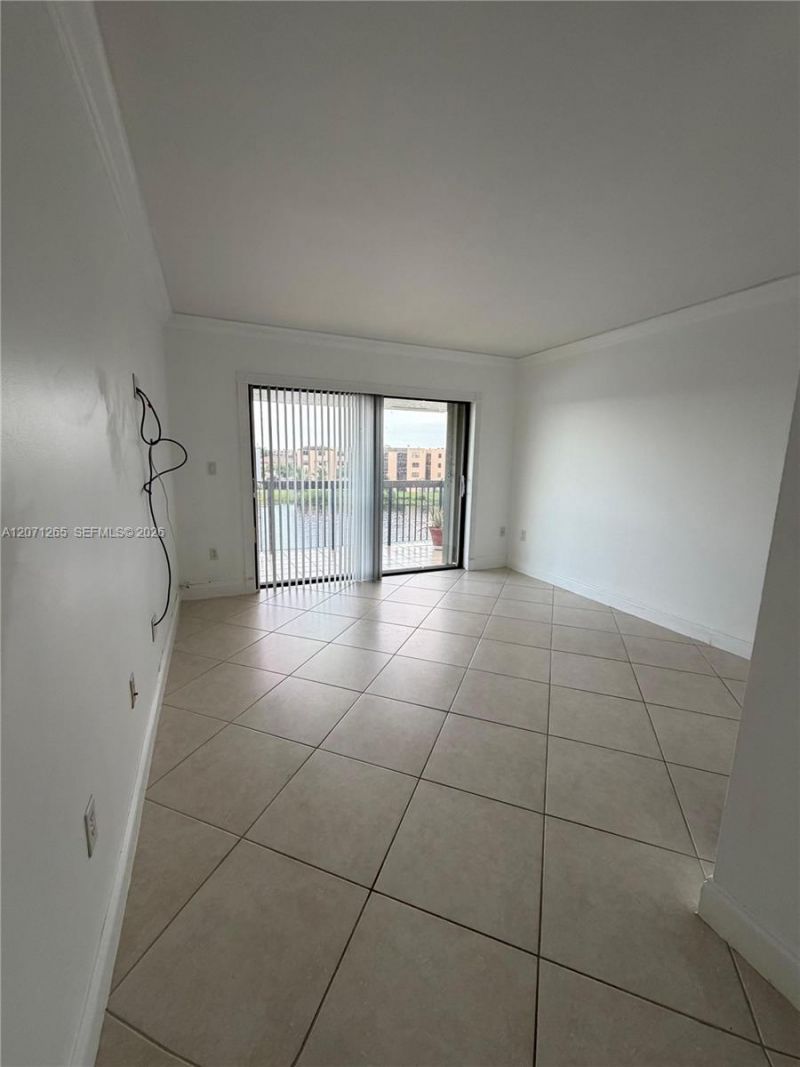 1350 SW 122nd Ave, Unit 404, Miami, FL 33184 Photo
