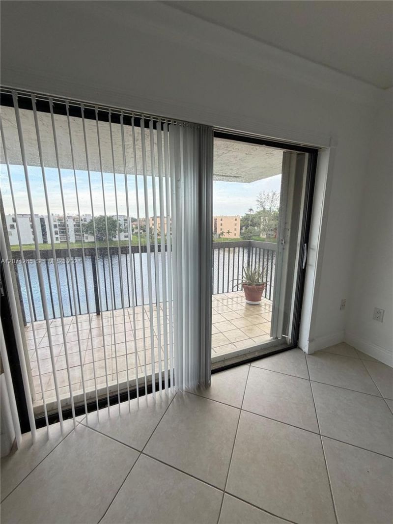 1350 SW 122nd Ave, Unit 404, Miami, FL 33184 Photo