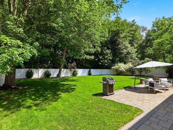 8 Glenwood St, Burlington, MA 01803