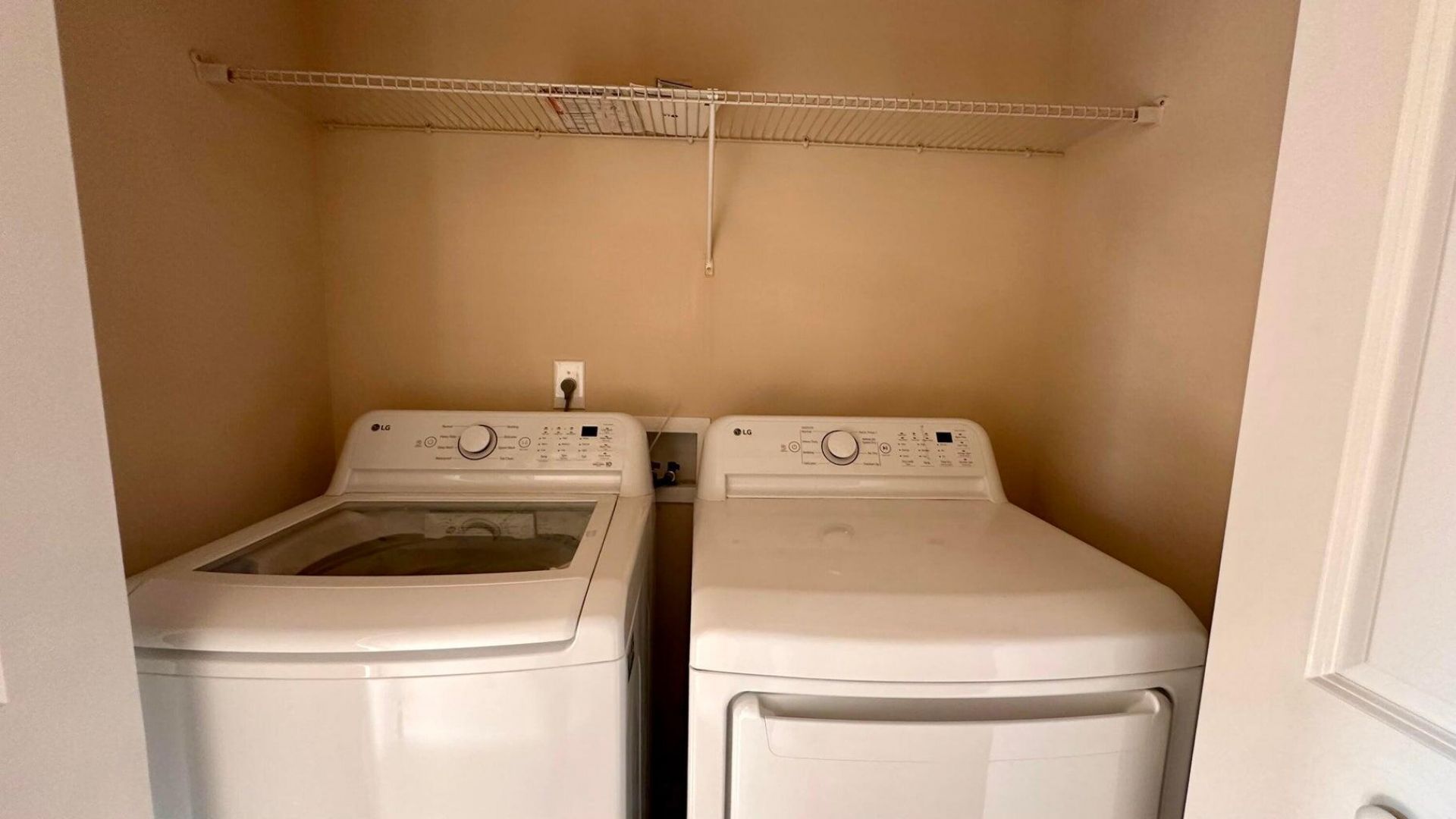 1592 Bluewater Way Photo 17