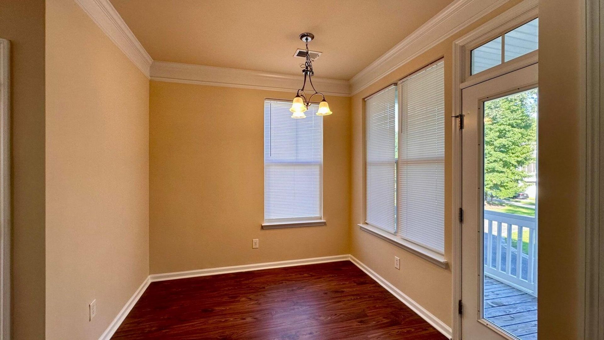 1592 Bluewater Way Photo 6