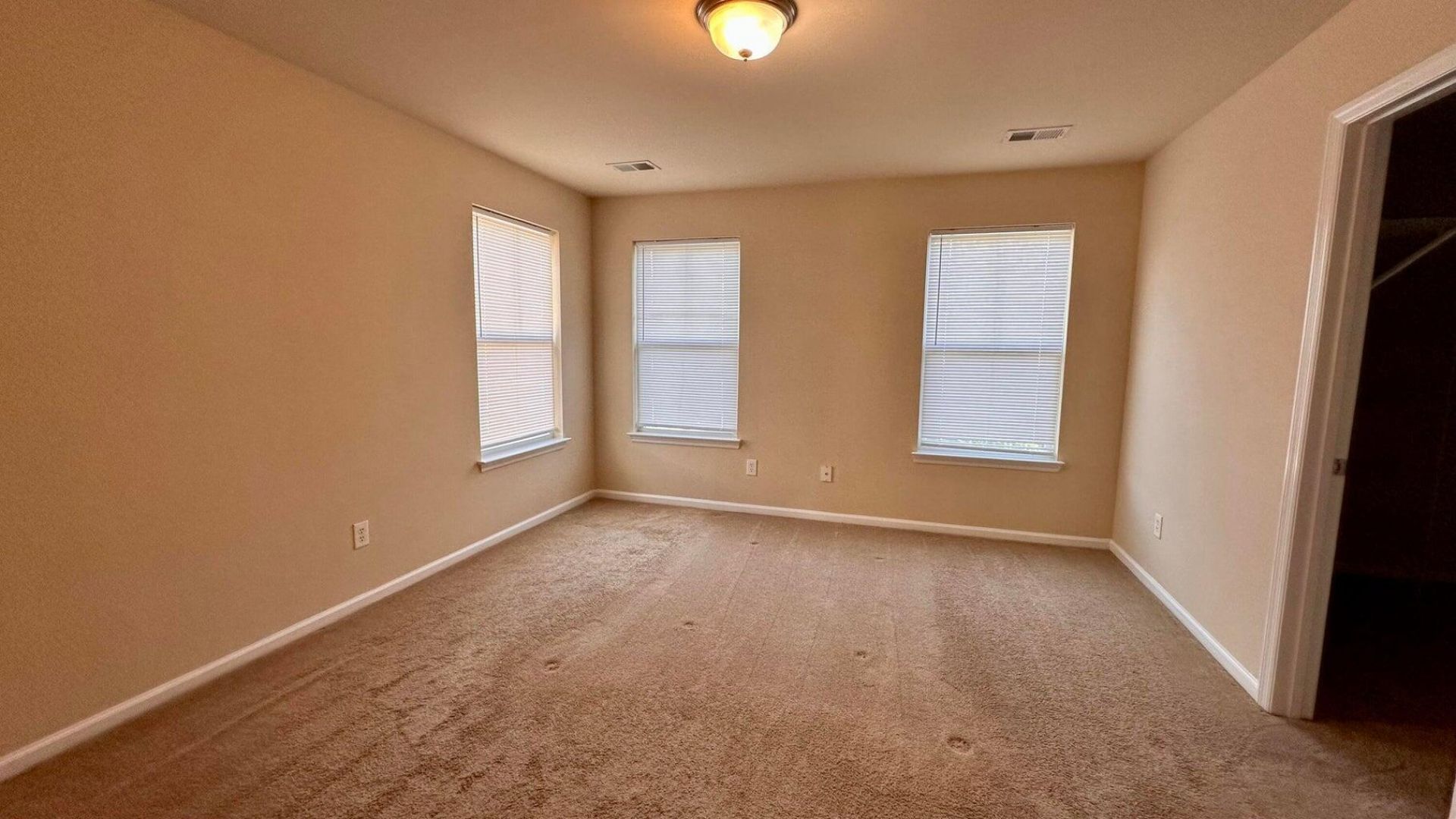 1592 Bluewater Way Photo 8