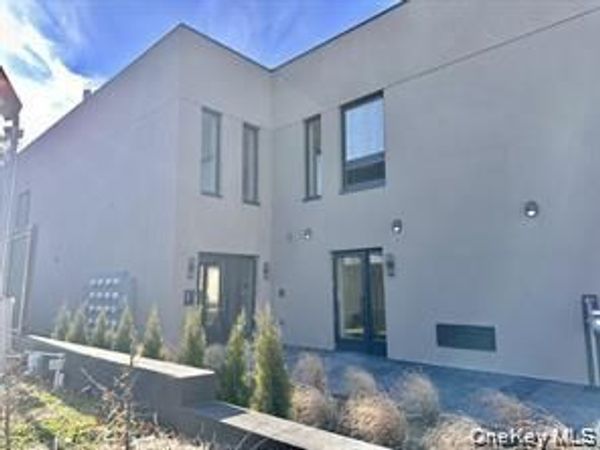 362 W MERRICK Road , Unit 105, Valley Stream, NY 11580