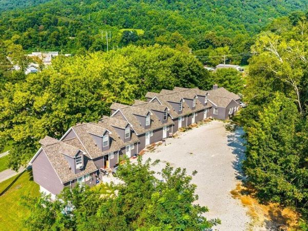 402 E Forrest St, LaFollette, TN 37766