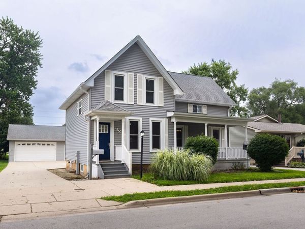 38 N GREEN Street , Carpentersville, IL 60110