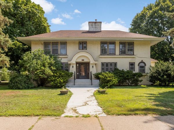 116 Lexington Parkway N, Saint Paul, MN 55104