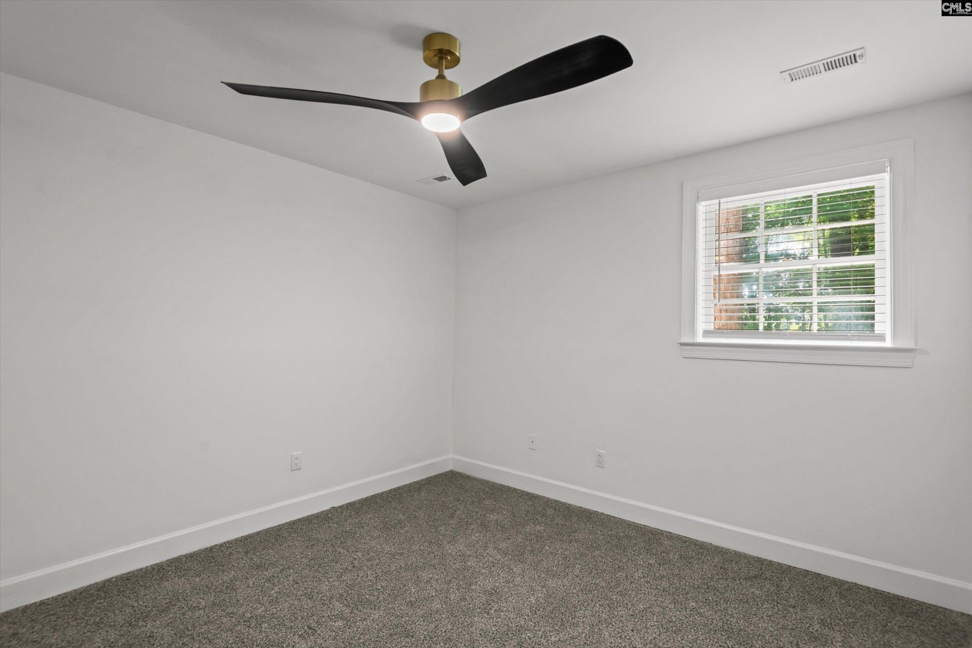 108 Scotland Court Photo 36
