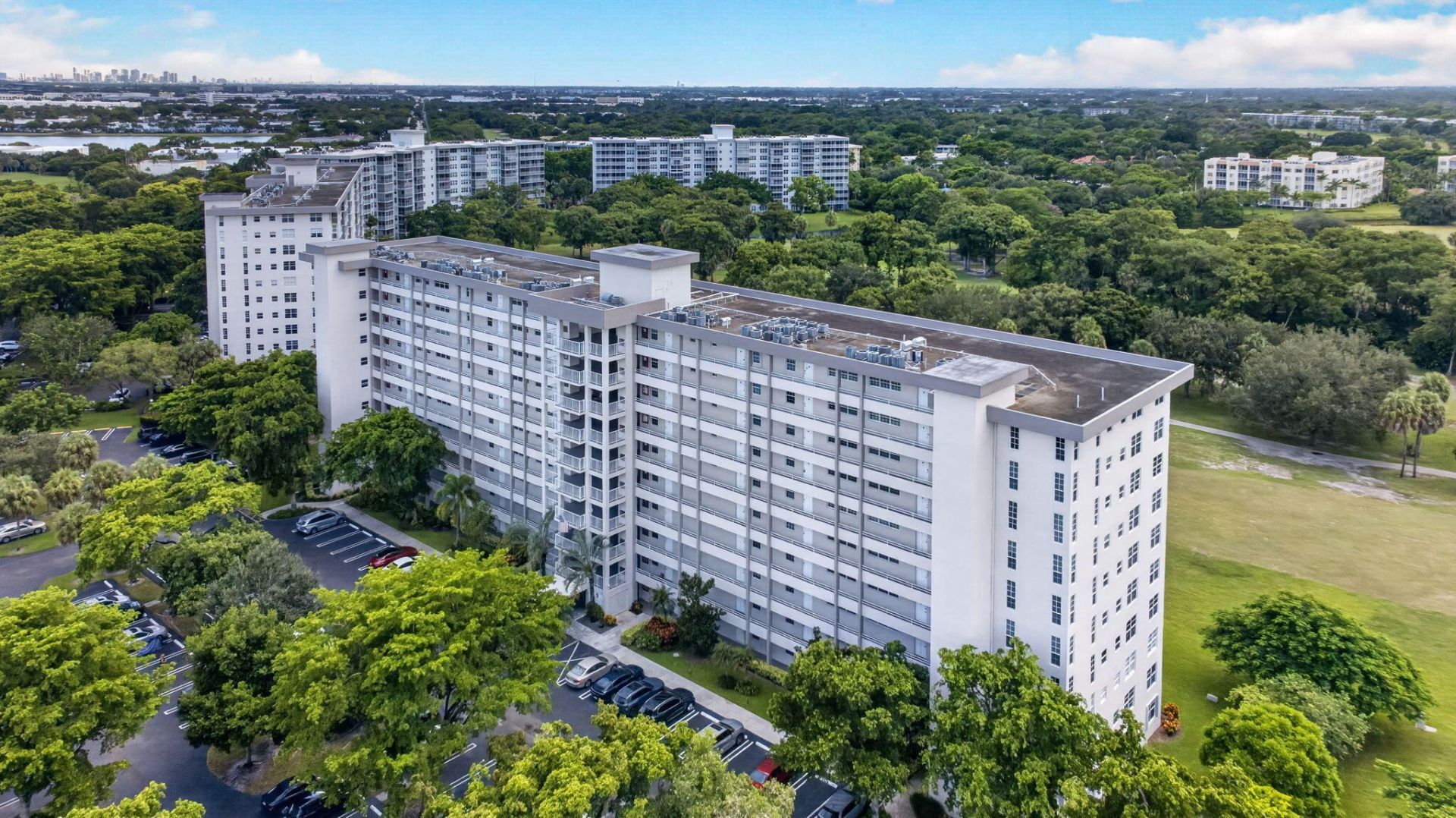 575 Oaks Lane, Unit 709, Pompano Beach, FL 33069 Photo