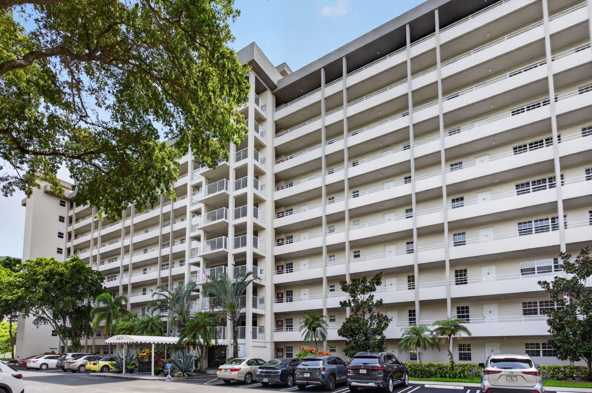 575 Oaks Lane, Unit 709, Pompano Beach, FL 33069 Photo