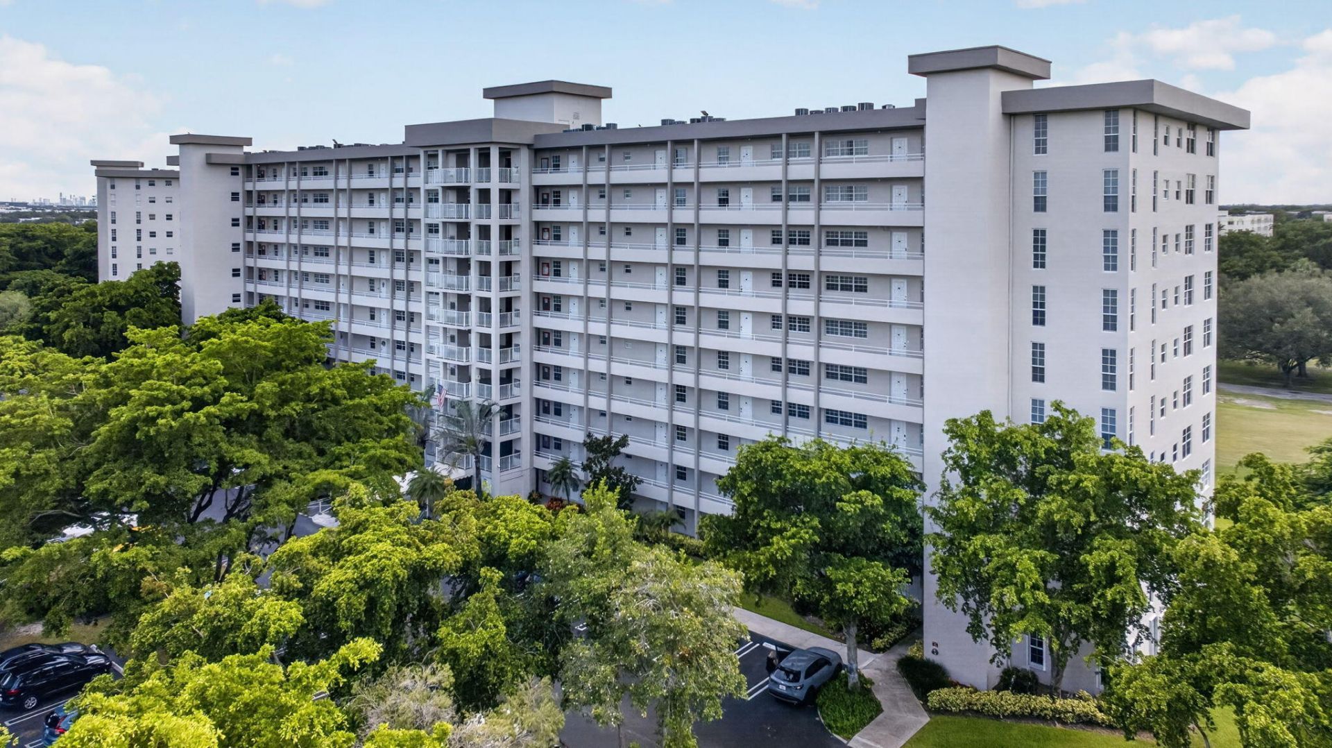 575 Oaks Lane, Unit 709, Pompano Beach, FL 33069 Photo