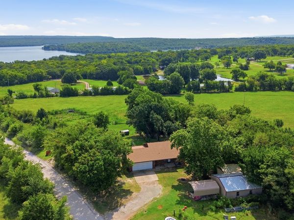 6160 Acacia Road , Okmulgee, OK 74447