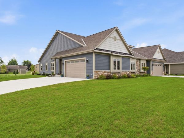 627 Lambert Ct, Slinger, WI 53086