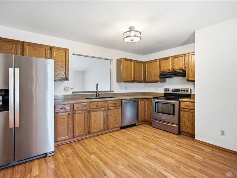 8621 Emeraldgate Drive, Huber Heights, OH 45424 Photo 13