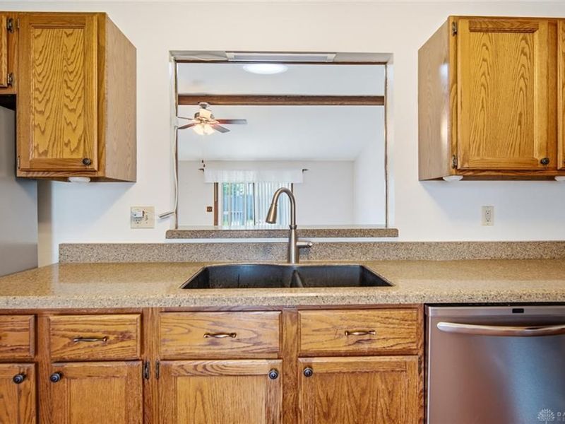 8621 Emeraldgate Drive, Huber Heights, OH 45424 Photo 16