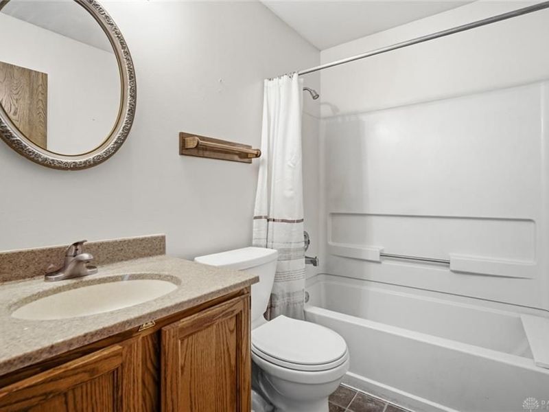 8621 Emeraldgate Drive, Huber Heights, OH 45424 Photo 17