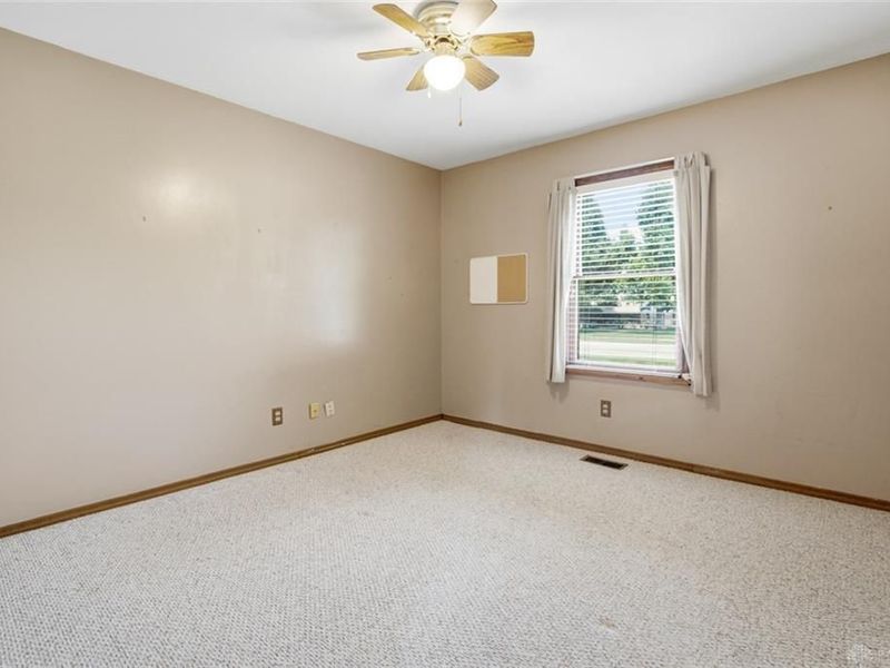 8621 Emeraldgate Drive, Huber Heights, OH 45424 Photo 18