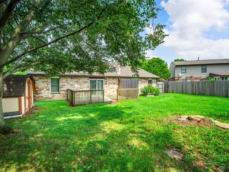 8621 Emeraldgate Drive, Huber Heights, OH 45424 Photo 5