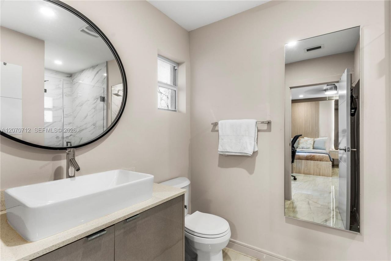 221 NE 44th St , Miami, FL 33137 Photo