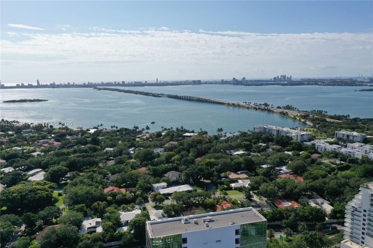 221 NE 44th St , Miami, FL 33137 Photo