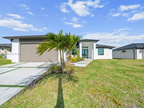 317 NE 15th Ter , Cape Coral, FL 33909