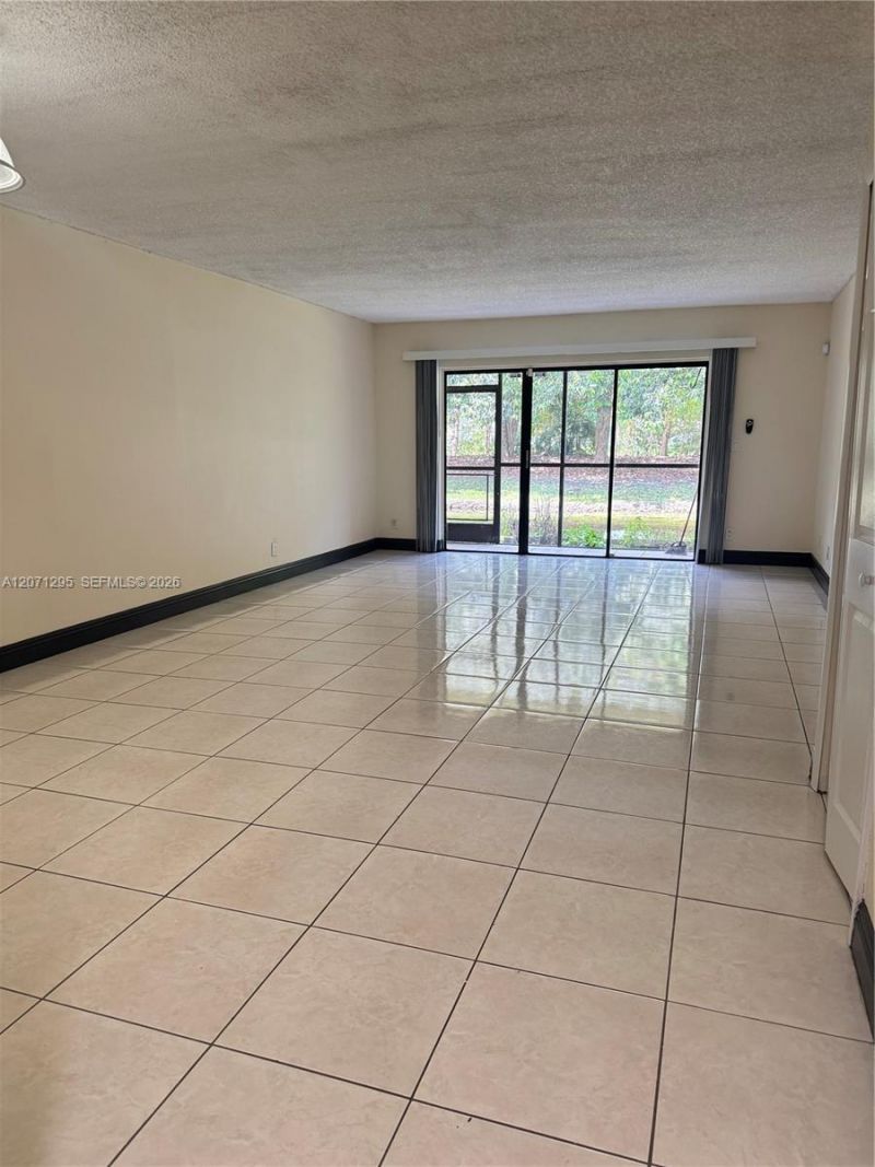 215 Lakeview Dr, Unit 105, Weston, FL 33326 Photo