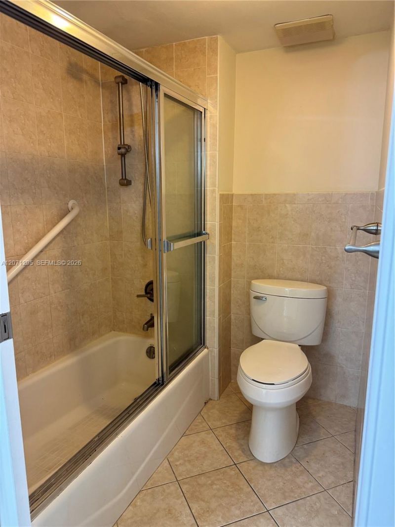 215 Lakeview Dr, Unit 105, Weston, FL 33326 Photo