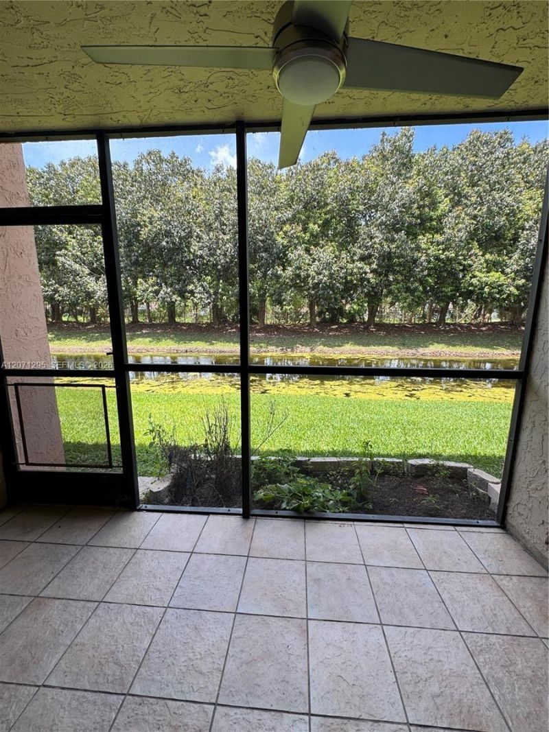 215 Lakeview Dr, Unit 105, Weston, FL 33326 Photo