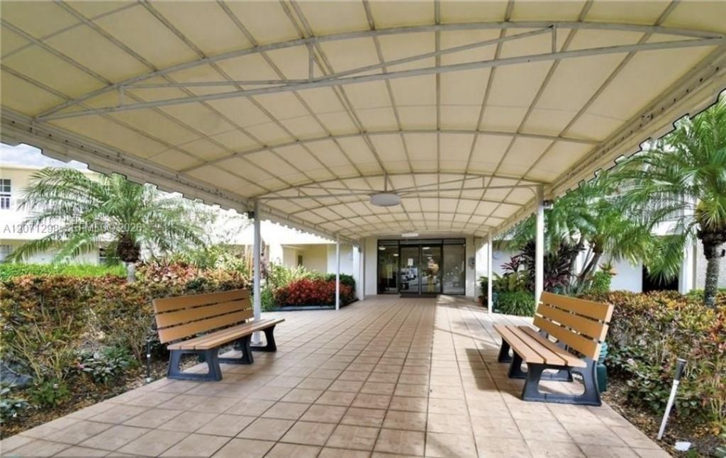 3090 N Course Dr, Unit 405, Pompano Beach, FL 33069 Photo