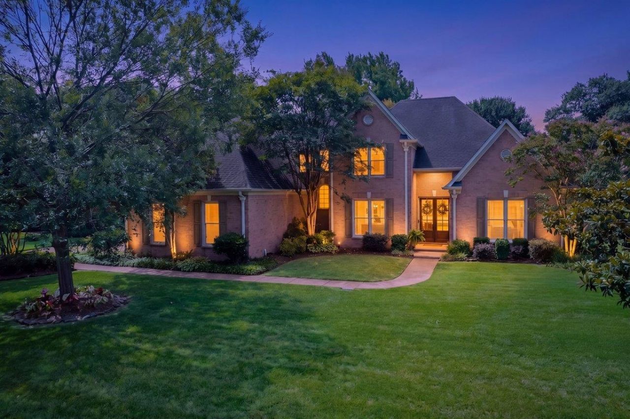 9027 E Grovelawn Cv, Germantown, TN 38139 Main Photo