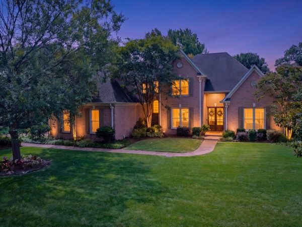 9027 E GROVELAWN CV, Germantown, TN 38139