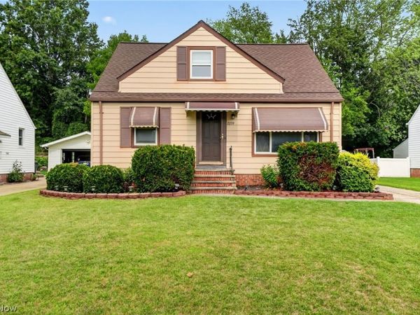 2239 Larchmont Drive, Wickliffe, OH 44092