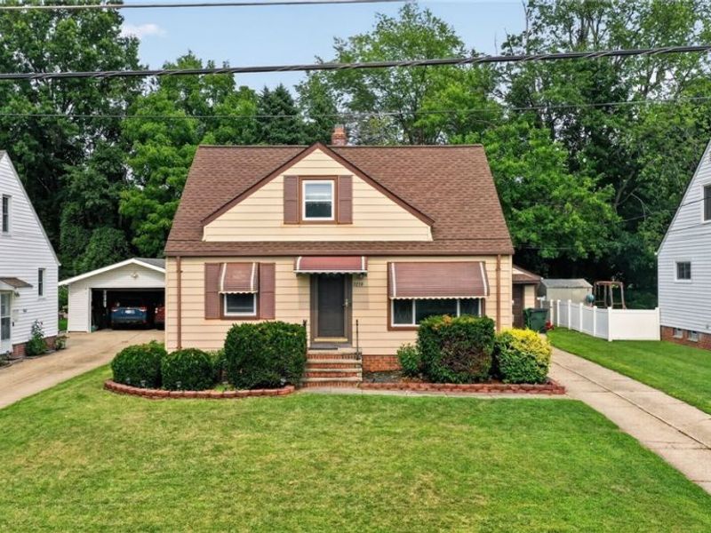 2239 Larchmont Drive, Wickliffe, OH 44092 Photo 2