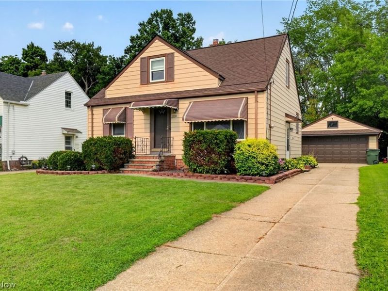 2239 Larchmont Drive, Wickliffe, OH 44092 Photo 3