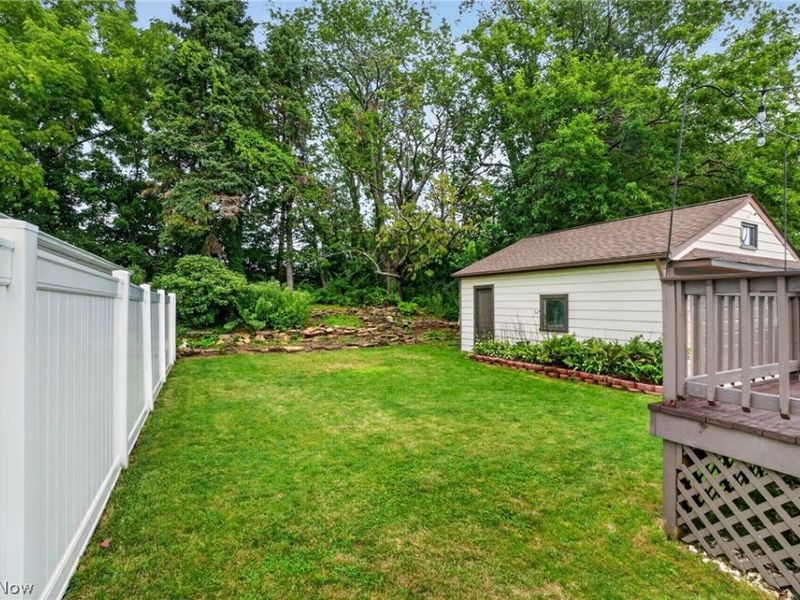 2239 Larchmont Drive, Wickliffe, OH 44092 Photo 34
