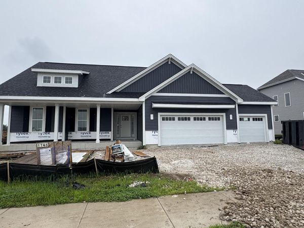 1746 Switchgrass St, Oconomowoc, WI 53066