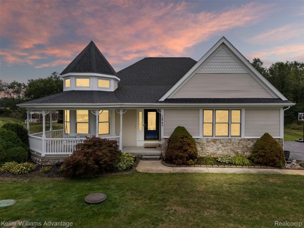 12793 Carolyn Way, Springfield Township, Mi 48350